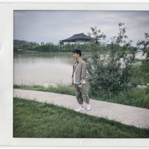 我们来公园玩了，环境很好，很舒服～